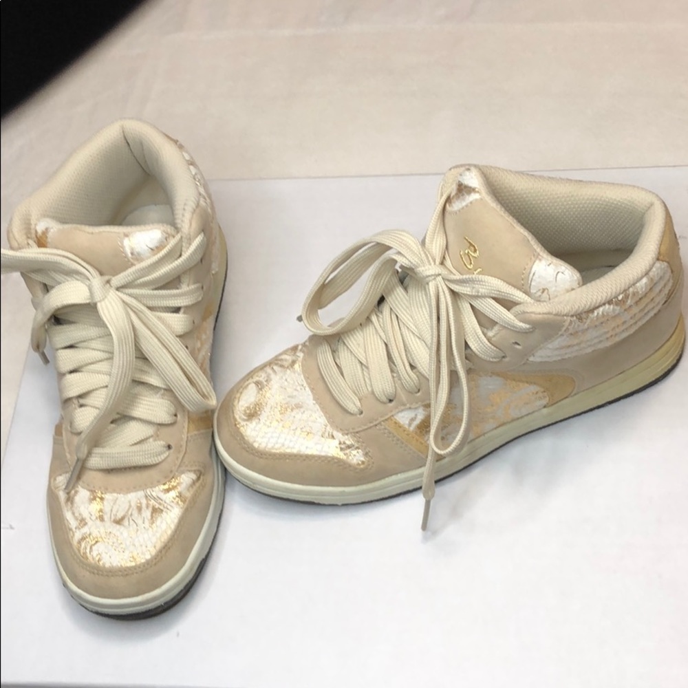 Be wild sneaks shoes in gold prints design highs